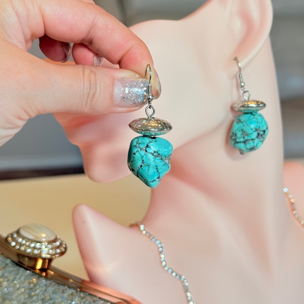 ⚜️ Turquoise and Silver Dangle Earrings - Picture 3 of 8